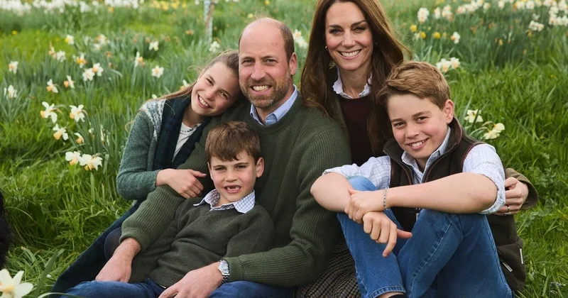 Şahzadə Uilyam və Keyt Midlton ailəvi milad açıqcasını təqdim etdilər