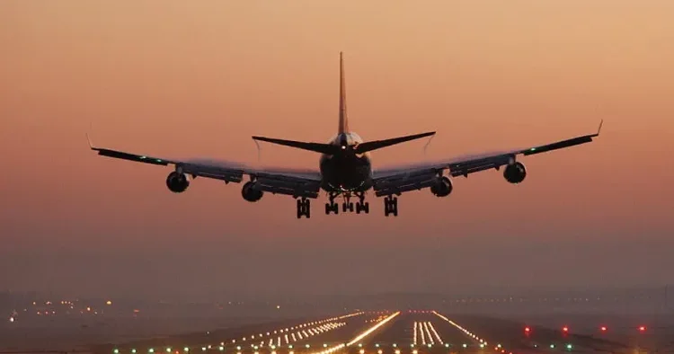 Sərnişin uçuş zamanı təyyarənin qapısını açmağa ÇALIŞDI