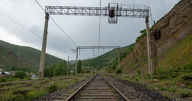 Ermənistan Azərbaycan istiqamətində dəmir yolu xəttinin bərpasına başlayır