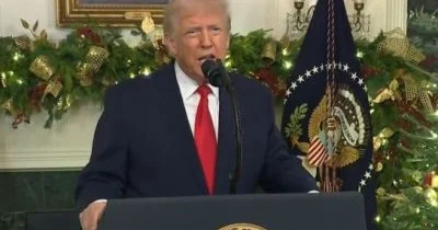 20 dəqiqə özünü tərifləyib