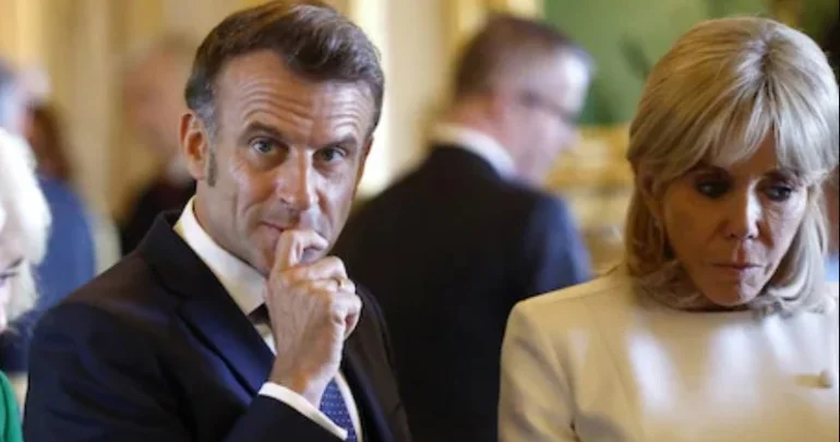 Makronun arvadı kameralar qarşısında etirazçılara söyüş söydü