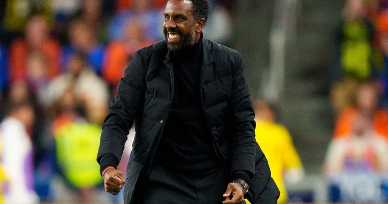 “Seltik” iki həftə əvvəl işə başlayan baş məşqçini qovmaq istəyir