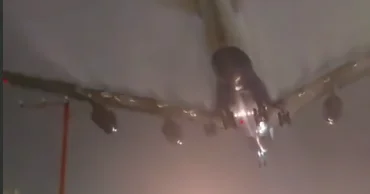 Момент посадки крупнейшего в мире пассажирского самолёта в США ВИДЕО