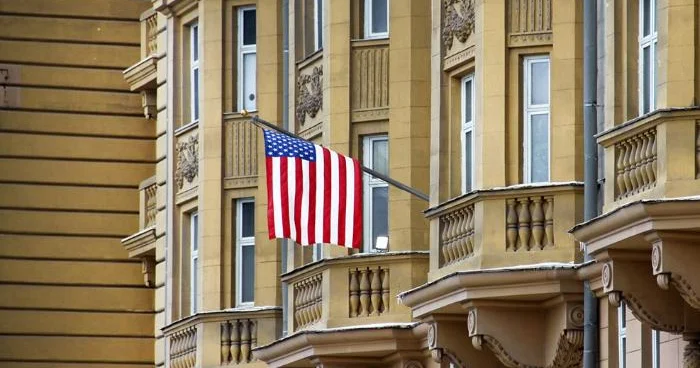 ABŞ nin Bakıdakı səfirliyi mebel, xalça və digər malları satışa çıxarıb