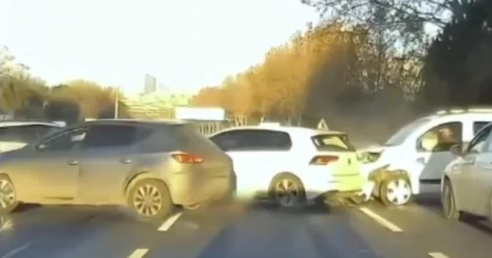 Pişiyi vurmamaq üçün qəfil dayandı; zəncirvari qəza baş verdi ANBAAN VİDEO