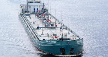 Rostov limanında Valeri Qorçakov tankeri yanır...