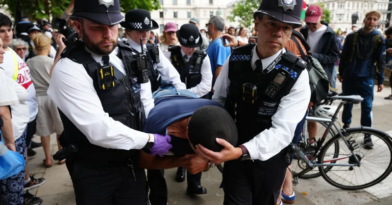 Böyük Britaniyada terrorla bağlı həbslər kəskin artıb