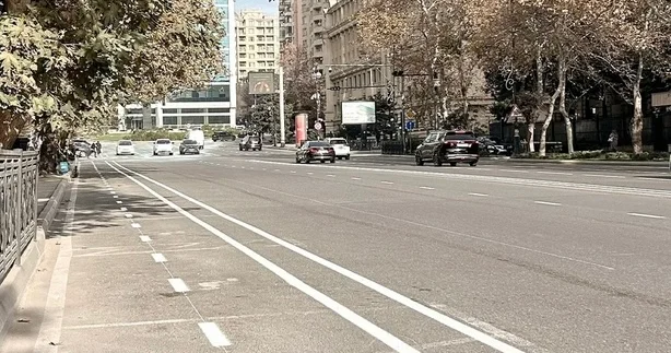 Bu küçədə mikromobillik zolağı yaradıldı