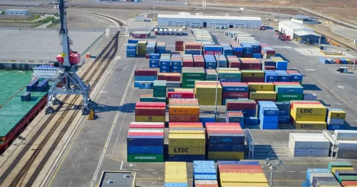 Bakı Limanında konteyner aşırılması 100 mini keçdi