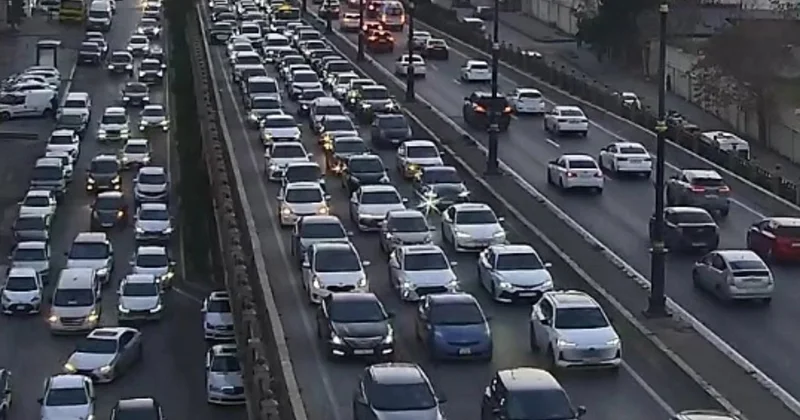 Sürücülər oxusun Tıxac olan YOLLAR