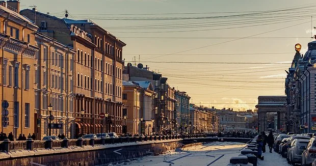 Microsoft un işçisi Rusiyada küçə təmizləyir