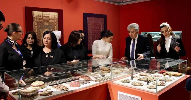 Auditorlar Palatasının kollektivi Mirzə Qədim İrəvaninin 200 illik yubileyinə həsr olunmuş sərgidə iştirak edib