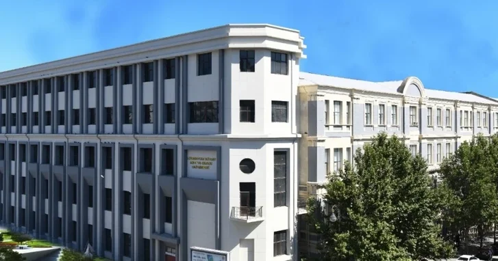 Сотрудникам азербайджанского университета выдали премию в крупном размере