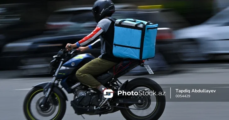 Между спешкой, штрафами и риском на дороге, или О тяжелых буднях азербайджанских курьеров