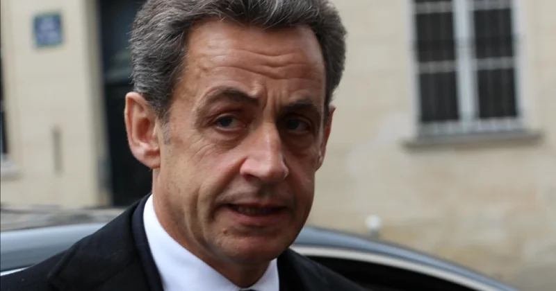 Fransada vəkillər Nikola Sarkoziyə qarşı etik araşdırma tələb edir