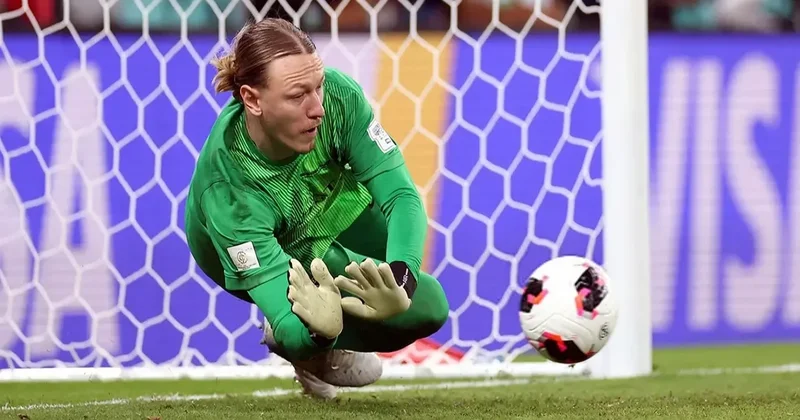 PSJ nin rusiyalı qapıçısı mütləq rekord müəyyənləşdirib VİDEO