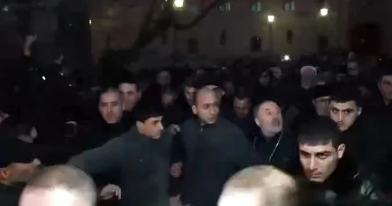 Эчмиадзин охвачен напряжённостью и столкновениями Minval Politika