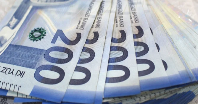 Azərbaycanda bu şəxslərə 1000 manat bayram mükafatı verilib