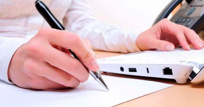 ABŞ da sorğu: Vətəndaşların yarıdan çoxu Trampın səlahiyyətlərini aşdığını bildirir