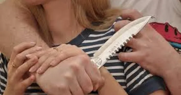 Qusarda DƏHŞƏT: arvadının başını kəsdi