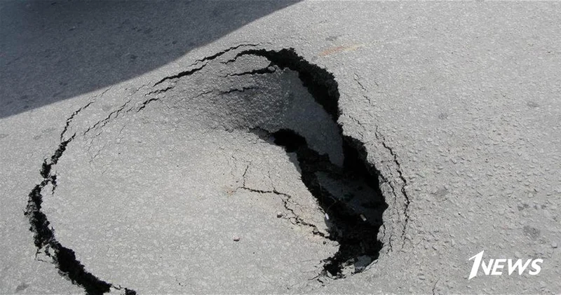 В Хырдалане произошло обрушение дорожного полотна ВИДЕО