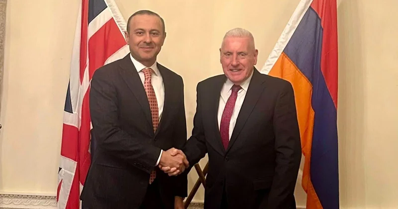 Qriqoryan Britaniya rəsmisi ilə sülhü MÜZAKİRƏ ETDİ