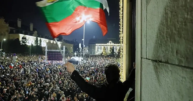 Bolqarıstanda on minlərlə insan yenidən etiraz aksiyalarına çıxıb