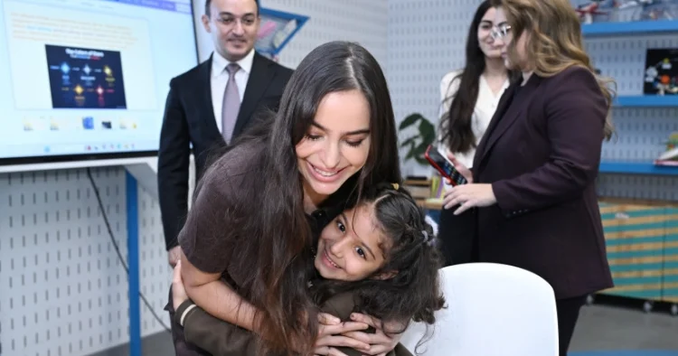 Leyla Əliyeva ASAN Məktub lardan birini öhdəliyə götürüb