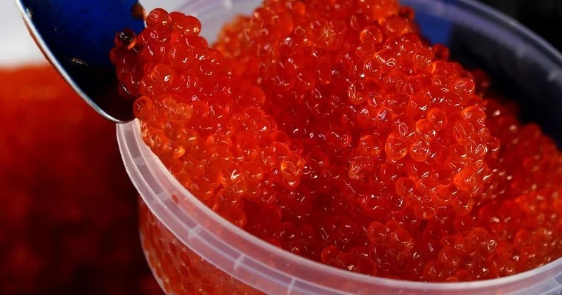 Трампу передали ящик красной икры из Хабаровска