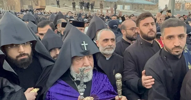 В Армении противостояние сторонников и противников Гарегина II