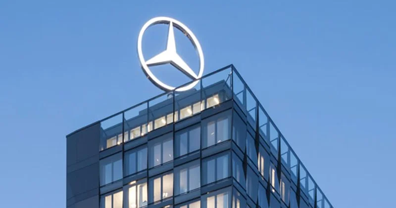 Baş dizayner şirkətdən ayrılacağını təsdiqlədi...