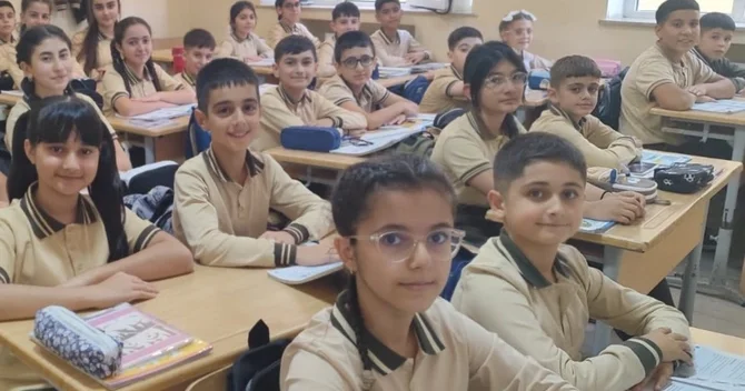 Övladı məktəbdə oxuyan valideynlərin NƏZƏRİNƏ Uşaqların həyatını zəhər edən nədir?