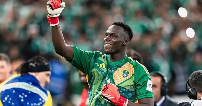 Klubu ilə müqaviləni yenilədi