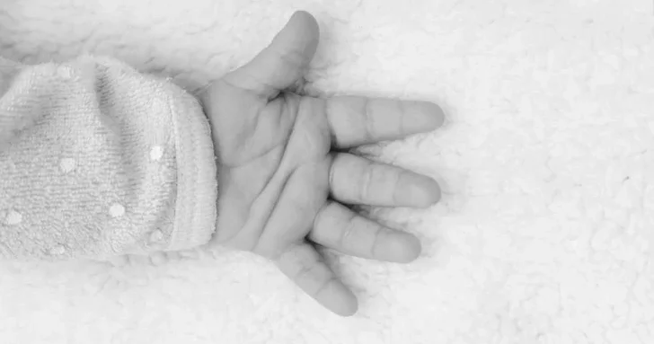 В Шамахы 10 месячный малыш погиб, выпав из коляски