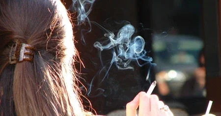 Qadınlar arasında siqaret çəkənlərin sayı sürətlə artır ANALZİ