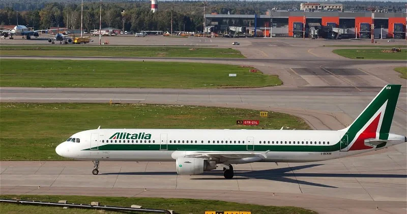 Aİ sammitinə gələn Fitsonun təyyarəsi Brüssel hava limanında zədələndi