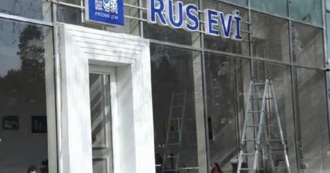 Глобальный проект влияния: что скрывается за фасадом Русских домов ОБЗОР