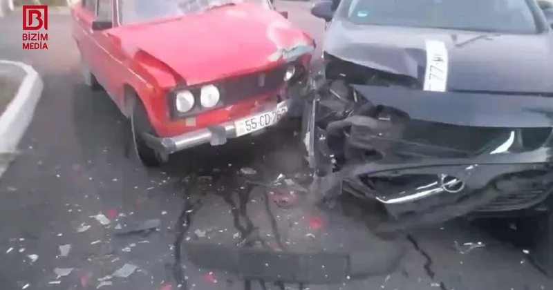 Şəkidə 2 avtomobil toqquşdu FOTO