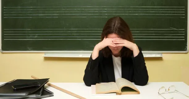 Emin Əmrullayevin təklifləri müəllimlərin məktəbdən daha da uzaqlaşmasına səbəb olur AÇIQLAMA