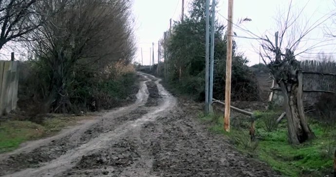 Sakinlərin kabusuna çevrilən yollar Qışda vəziyyət daha da pisləşir VİDEO