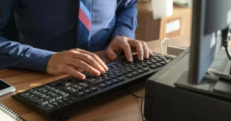 Sumqayıtda şirkət əməkdaşı ofisdə öldü FOTO