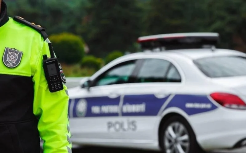 Yol polisi ağır vəziyyətdə olan qadın sürücünü vaxtında xəstəxanaya çatdırdı