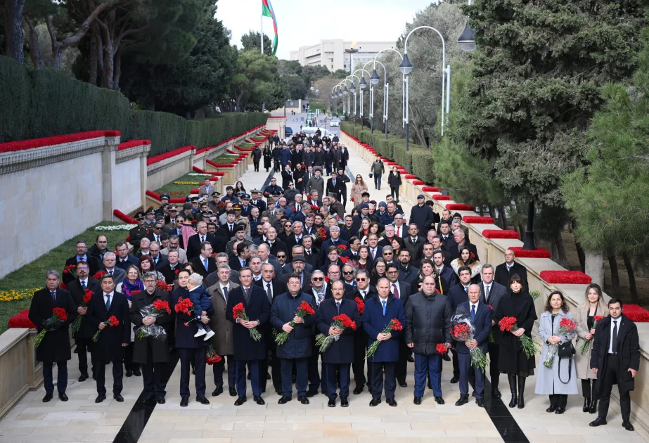 Diplomatik korpusun nümayəndələri Şəhidlər xiyabanını ziyarət ediblər AZƏRTAC