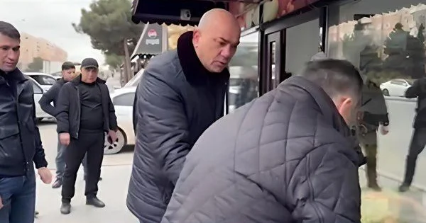 Savadsızlığın pik həddi! Qanunsuz əməlini özü çəkib paylaşan məmur Sumqayıtdakı Alma əməliyyatına HÜQUQŞÜNAS RƏYİ