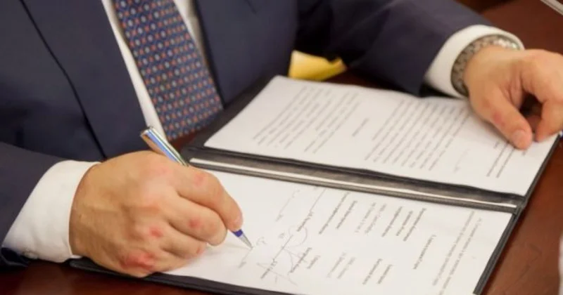 Xüsusi icra məmurları ilə bağlı QƏRAR