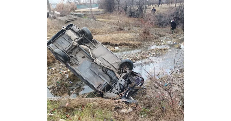 Goranboyda avtomobil çaya aşıb, xəsarət alan var