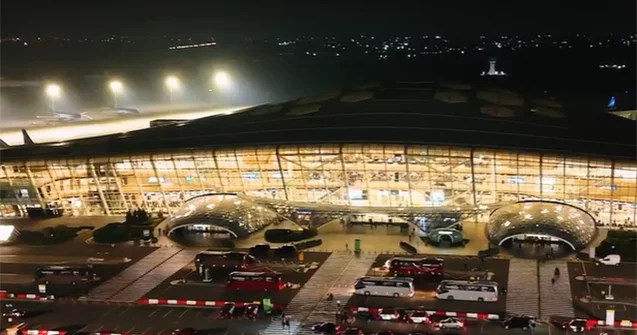 Kazana uçan təyyarə məcburi Bakıya endi