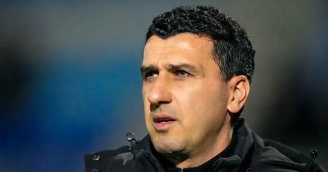 AZ Alkmaar baş məşqçisini istefaya göndərdi