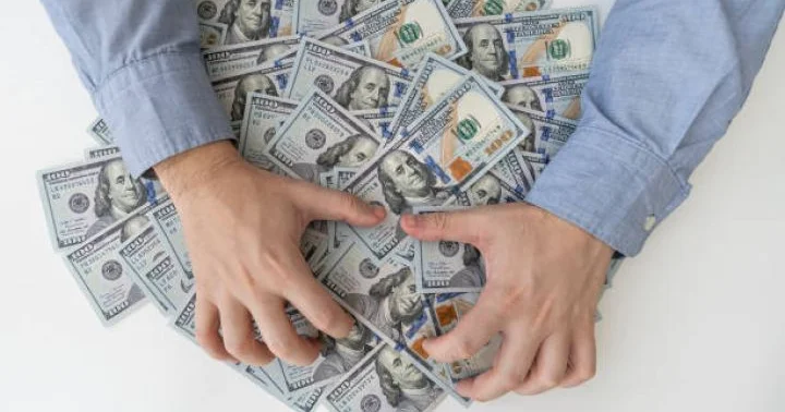 Milyarderlerin sərvəti rekord qırıb, bərabərsizlik dərinləşib