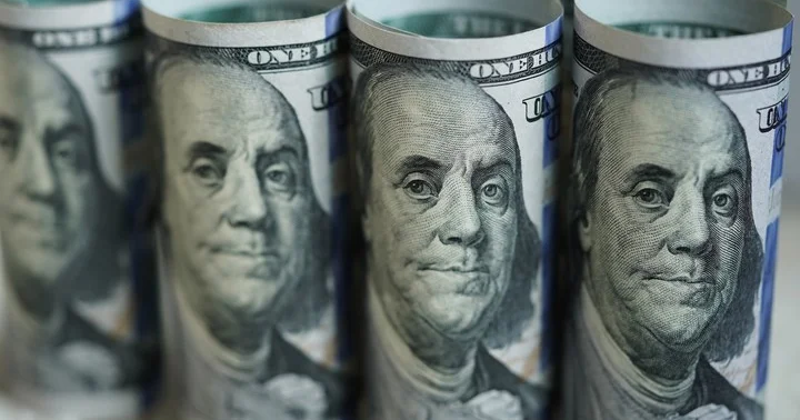 Доля доллара США в мировых резервах упала до минимума за 20 лет